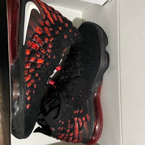 Lebron 17 Basketball Shoes - Picture 10 of 16